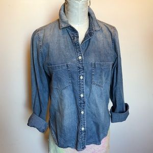 👕J. CREW CHAMBRAY BUTTON UP👕